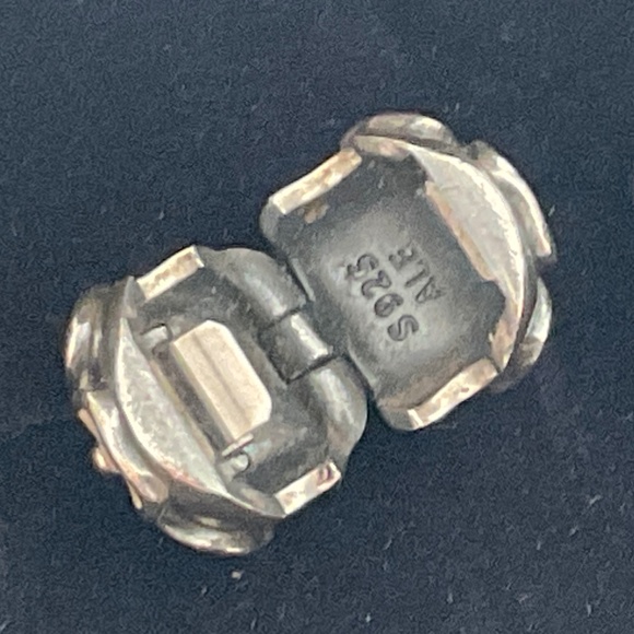 Pandora pink flower clasp - Picture 3 of 5